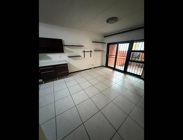 2 BEDROOM APARTMENT FOR SALE IN FOURWAYS